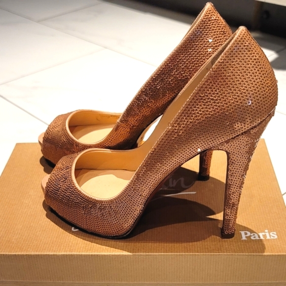 Extremely rare Christian Louboutin Very Prive in "Salmon" (nude) sequin in 37.5 - Picture 5 of 16